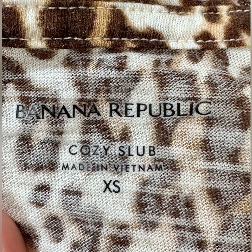 NWOT- Women’s Leopard Print Banana Republic Cozy Slub T shirt size XS - Picture 6 of 7